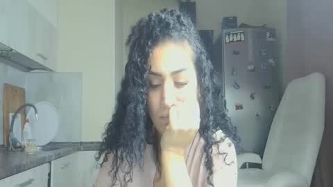 Snapshot of safari_xx chatting on 24, 10, 2025 Queen online show from 24, 10, 2025