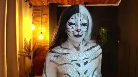 Snapshot of sahra_tayl0r_ chatting on 31, 10, 2025 SARA online show from 31, 10, 2025