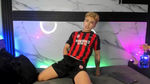 Snapshot of saimonvela chatting on 4, 10, 2025 Juan online show from 4, 10, 2025