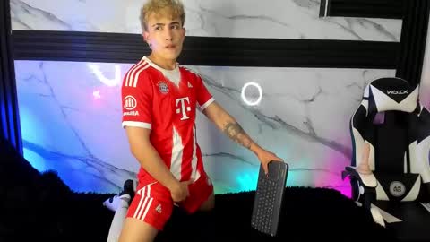 Snapshot of saimonvela chatting on 22, 10, 2025 Juan online show from 22, 10, 2025