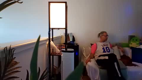 salis1981 online show from 6, 3, 2025