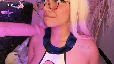 Snapshot of sally_white_ chatting on 27, 2, 2025 Sally White online show from 27, 2, 2025