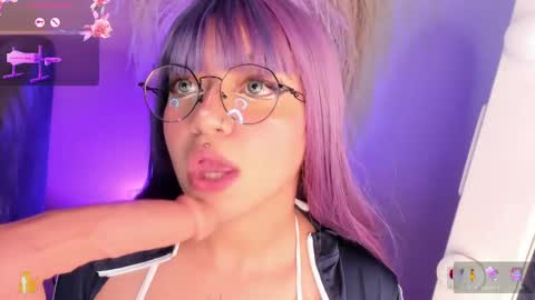 Snapshot of sally_white_ chatting on 5, 3, 2025 Sally White online show from 5, 3, 2025