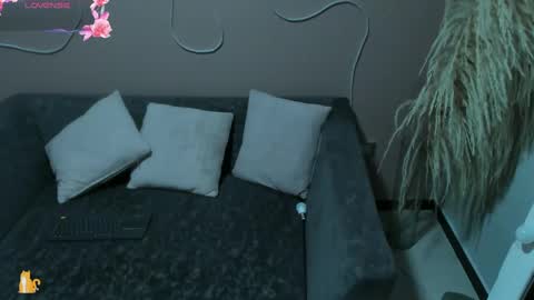 Snapshot of sally_white_ chatting on 12, 3, 2025 Sally White online show from 12, 3, 2025