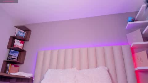 Snapshot of sally_white_ chatting on 10, 9, 2025 Sally White online show from 10, 9, 2025