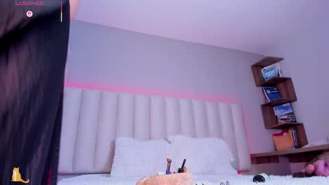 Snapshot of sally_white_ chatting on 18, 9, 2025 Sally White online show from 18, 9, 2025