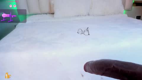 Snapshot of sally_white_ chatting on 9, 10, 2025 Sally White online show from 9, 10, 2025