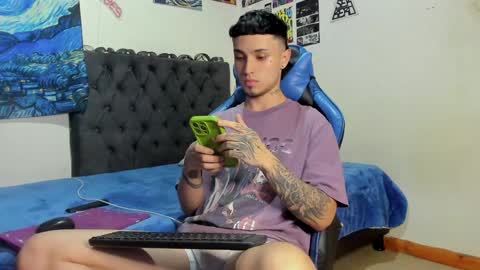 Snapshot of salvatore_dereck chatting on 20, 12, 2024 online show from 20, 12, 2024