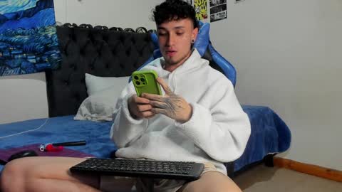 Snapshot of salvatore_dereck chatting on 23, 12, 2024 online show from 23, 12, 2024