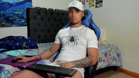 Snapshot of salvatore_dereck chatting on 1, 3, 2025 online show from 1, 3, 2025