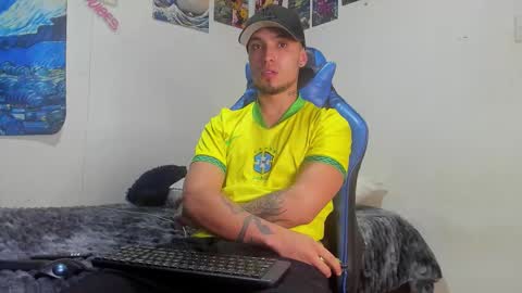 Snapshot of salvatore_dereck chatting on 18, 10, 2025 online show from 18, 10, 2025