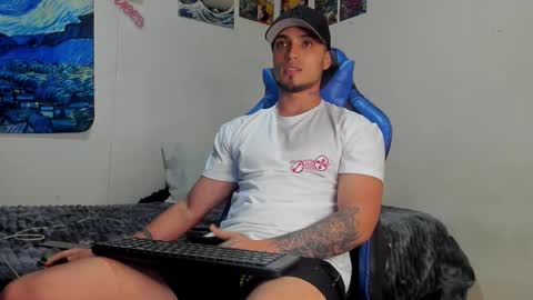 Snapshot of salvatore_dereck chatting on 22, 10, 2025 online show from 22, 10, 2025