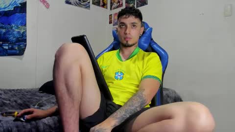 Snapshot of salvatore_dereck chatting on 21, 11, 2025 online show from 21, 11, 2025