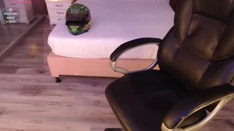 Snapshot of sam_mansson66 chatting on 18, 12, 2025 SAM MANSON online show from 18, 12, 2025