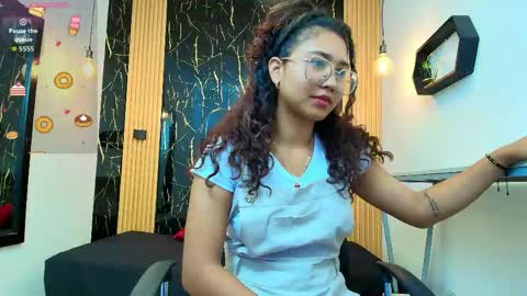 Snapshot of samantha_fox8 chatting on 25, 4, 2026 online show from 25, 4, 2026