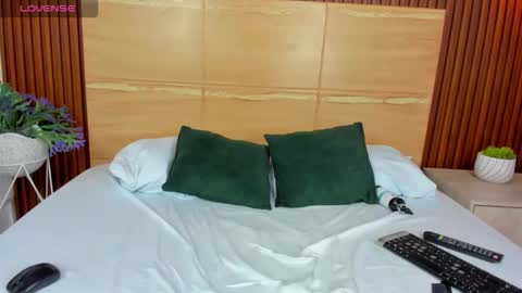 Snapshot of samantha_loughty chatting on 14, 12, 2025 S A M A N T H A online show from 14, 12, 2025