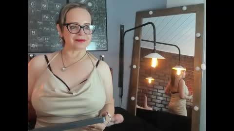 Snapshot of samantha_mature56 chatting on 6, 11, 2025 Sam online show from 6, 11, 2025
