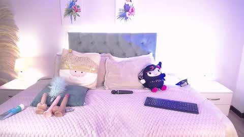 Snapshot of samantha_spike chatting on 1, 12, 2025 Samantha online show from 1, 12, 2025