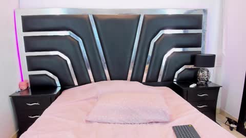 Sweet Samantha   online show from 15, 2, 2025