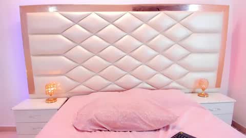 Sweet Samantha   online show from 25, 2, 2025