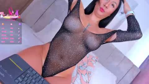 Snapshot of samanthaheinz chatting on 12, 3, 2025 V A N E S S A online show from 12, 3, 2025