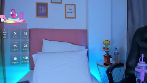 Snapshot of samanthaheinz chatting on 19, 11, 2025 V A N E S S A online show from 19, 11, 2025