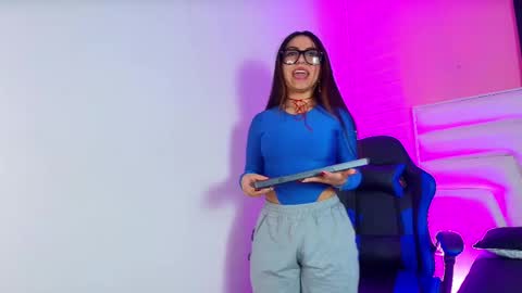 samantthafox_ online show from 10, 3, 2026