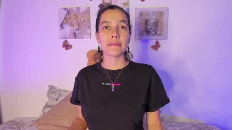 Samara is my name a pleasure delighted that you are here leave your thumb up it is important to me online show from 7, 2, 2025