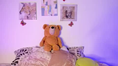 Samara is my name a pleasure delighted that you are here leave your thumb up it is important to me online show from 9, 2, 2025