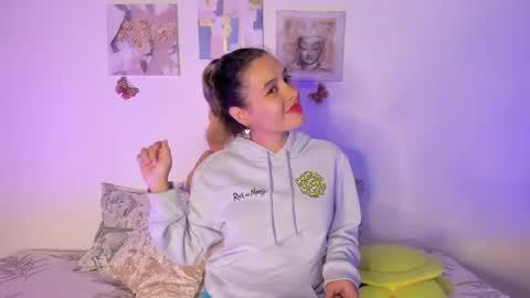 Samara is my name a pleasure delighted that you are here leave your thumb up it is important to me online show from 10, 2, 2025