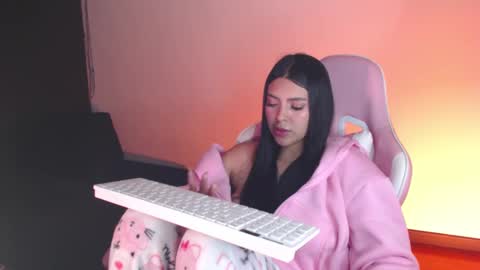 Snapshot of samara_lam chatting on 12, 12, 2024 Sammy  online show from 12, 12, 2024