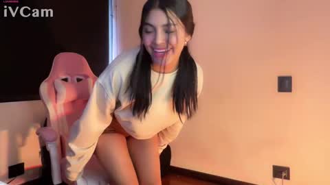 Snapshot of samara_lam chatting on 1, 2, 2025 Sammy  online show from 1, 2, 2025