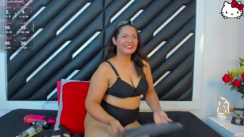 Snapshot of samaraa_lee chatting on 8, 11, 2025 Samara online show from 8, 11, 2025