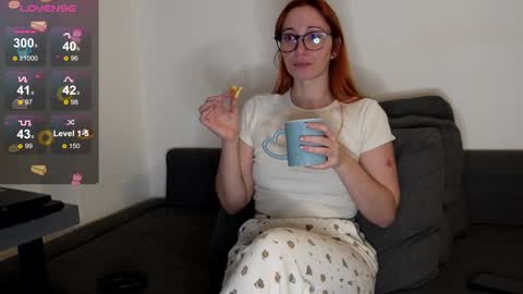 Snapshot of samarafromthewell chatting on 11, 1, 2025 Samara From The Well online show from 11, 1, 2025