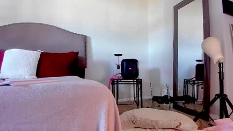 Yaya online show from 2, 11, 2025