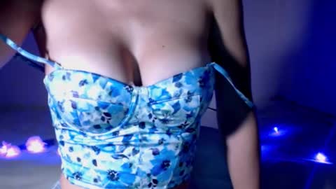 Snapshot of samdemia chatting on 5, 10, 2025 Sam Demia online show from 5, 10, 2025