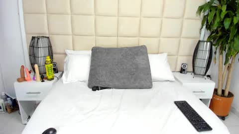 Snapshot of sammy_uwu1 chatting on 2, 3, 2025 Nice to meet you guys my name is Lina. online show from 2, 3, 2025