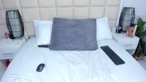 Snapshot of sammy_uwu1 chatting on 26, 9, 2025 Nice to meet you guys my name is Lina. online show from 26, 9, 2025