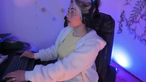   online show from 8, 2, 2025