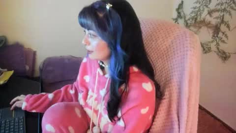   online show from 25, 10, 2025