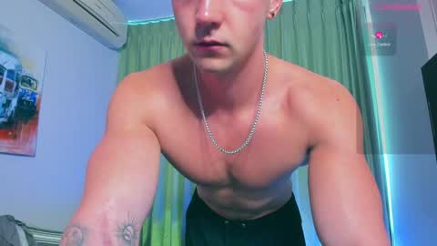 Snapshot of samuel_andrew chatting on 6, 1, 2025 Samuel online show from 6, 1, 2025