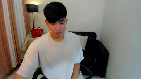 Snapshot of samuelangelo chatting on 3, 2, 2025 Sam online show from 3, 2, 2025