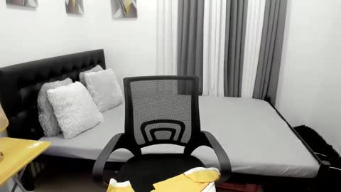 Snapshot of samuelangelo chatting on 6, 10, 2025 Sam online show from 6, 10, 2025