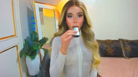 Snapshot of sandra_hornball chatting on 21, 12, 2025 Sandra Hornball online show from 21, 12, 2025