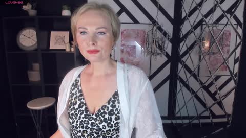 Sandra online show from 8, 2, 2025