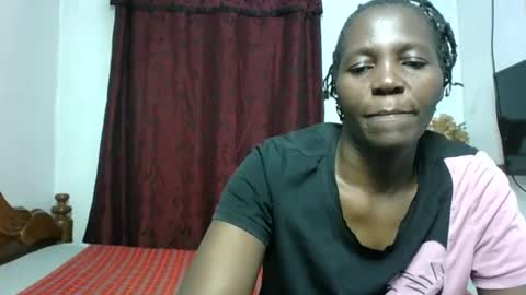 Snapshot of sandra_milly chatting on 5, 12, 2025 sandra online show from 5, 12, 2025