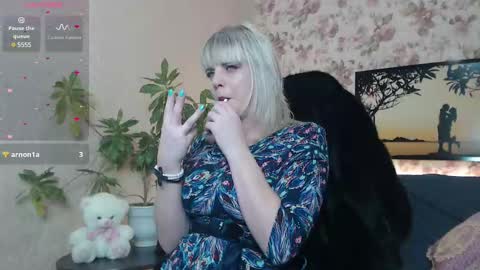 sandrawoolf online show from 10, 12, 2024