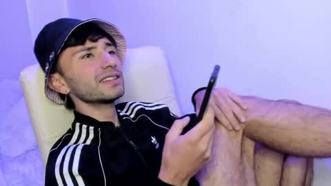 Snapshot of santi_mateo chatting on 12, 1, 2025 Santi online show from 12, 1, 2025