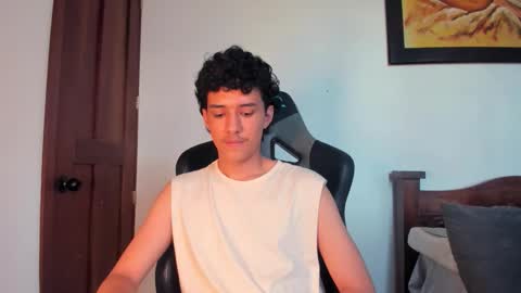 Snapshot of santi_twink19 chatting on 25, 10, 2025 santi_twink19 online show from 25, 10, 2025