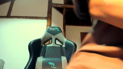 santi_twink19 online show from 3, 3, 2026